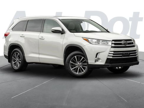 Used 2018 Toyota Highlander XLE AWD/4WD image 1