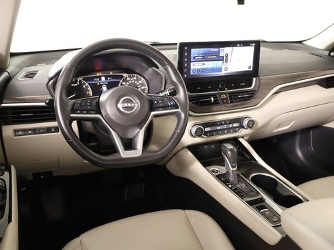 Used 2023 Nissan Altima 2.5 SL FWD image 2