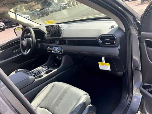 New 2025 Honda Pilot Touring image 10