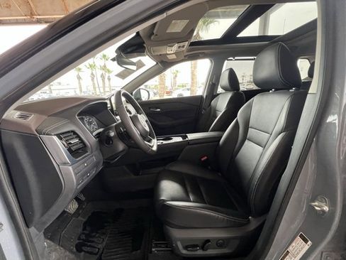 Used 2023 Nissan Rogue SL w/ SL Premium Package image 7