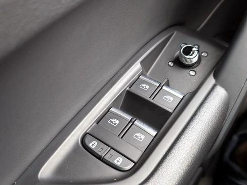 Used 2025 Audi Q5 2.0T Premium image 19