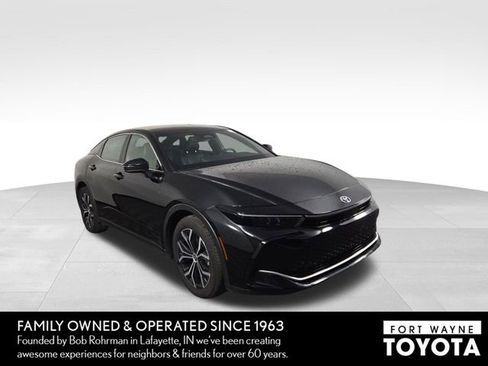 Used 2024 Toyota Crown Limited image 4