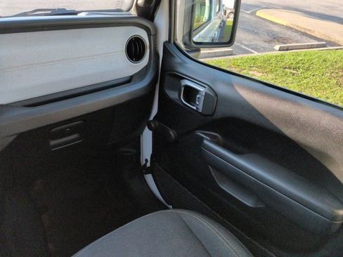Used 2024 Jeep Gladiator Sport AWD/4WD image 15