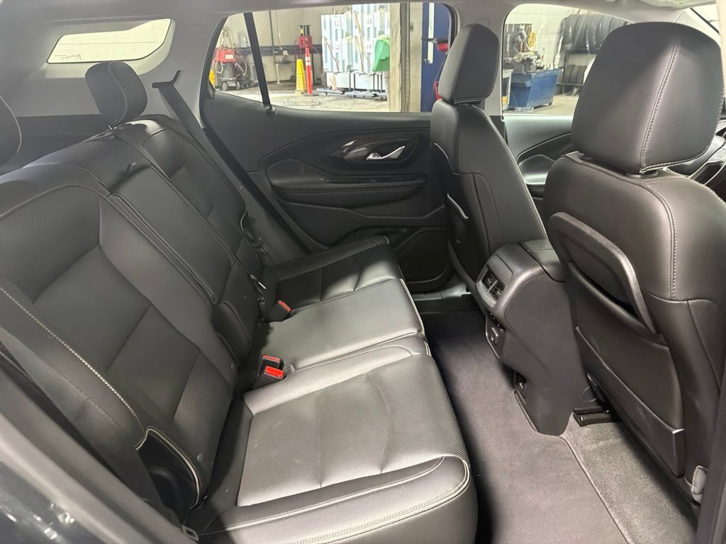 Used 2019 GMC Terrain Denali w/ GMC Pro Grade Package AWD/4WD image 10