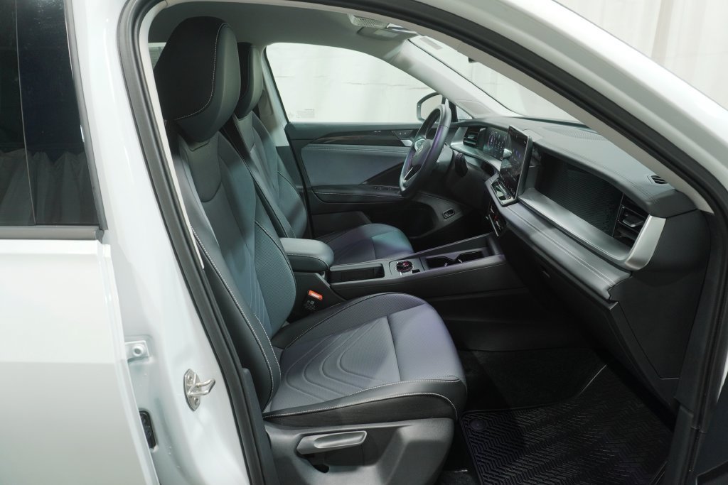 Used 2026 Volkswagen Tiguan SE AWD/4WD image 10