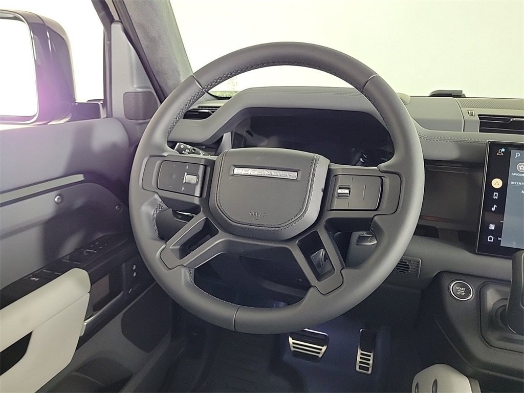 Used 2025 Land Rover Defender 130 V8 AWD/4WD image 10