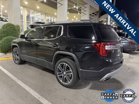 Certified 2023 GMC Acadia SLT w/ Preferred Package image 3