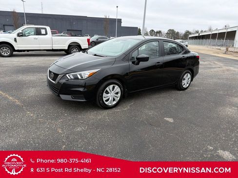 Certified 2022 Nissan Versa S image 2