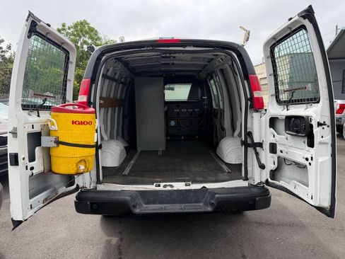 Used 2018 Chevrolet Express 2500 w/ Driver Convenience Package RWD image 15