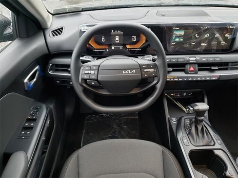 New 2025 Kia K4 LXS image 10