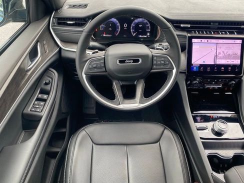 New 2025 Jeep Grand Cherokee Limited w/ Luxury Tech Group II image 39