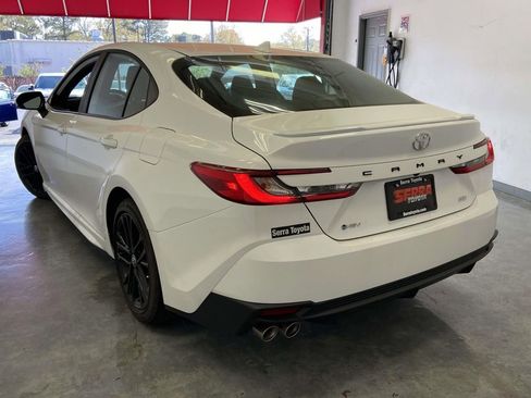 Used 2026 Toyota Camry SE image 5