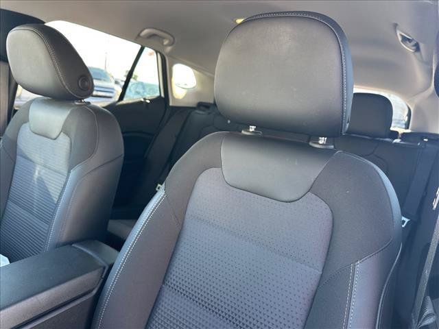 Used 2025 Chevrolet Trax LT w/ Driver Confidence Package FWD image 21