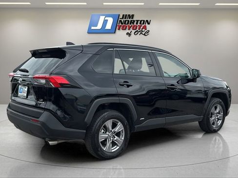 Used 2023 Toyota RAV4 LE AWD/4WD image 5
