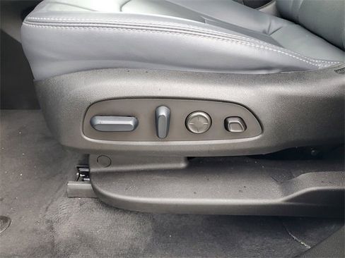 Used 2024 Buick Enclave Premium image 19