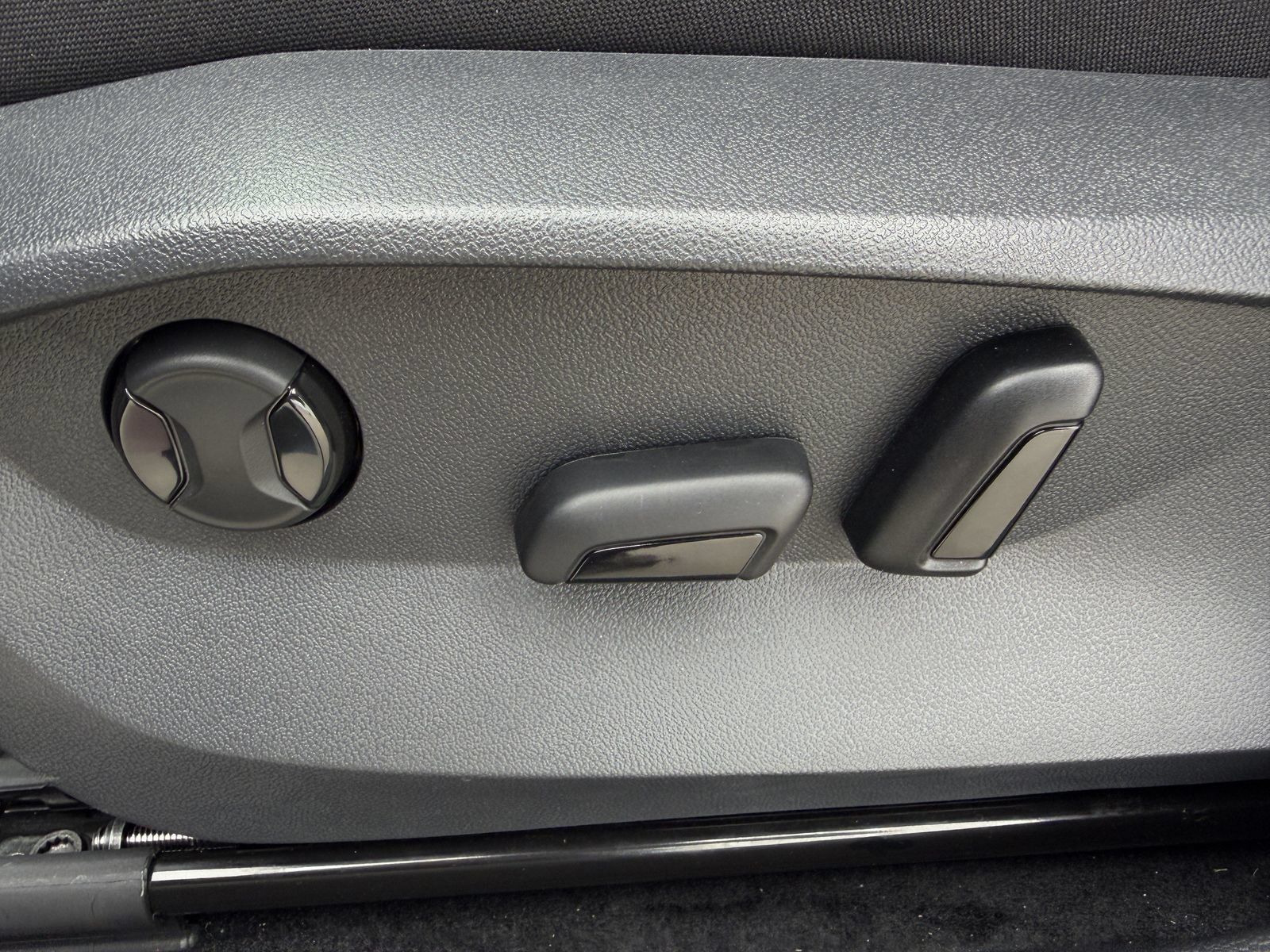 New 2026 Volkswagen Taos SE FWD image 26