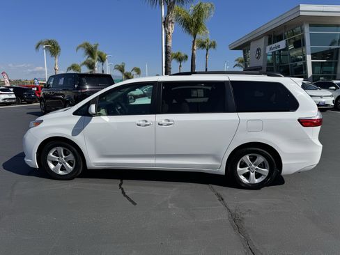 Used 2017 Toyota Sienna LE FWD image 7