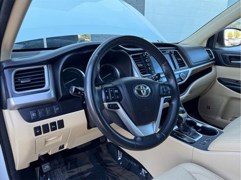 Used 2018 Toyota Highlander Limited w/ Carpet Mat Package (TMS) image 24