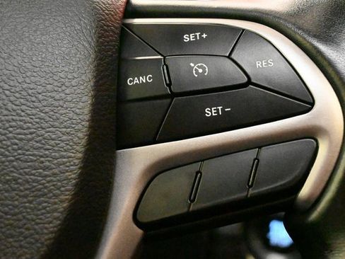 Used 2020 Jeep Grand Cherokee Altitude image 13