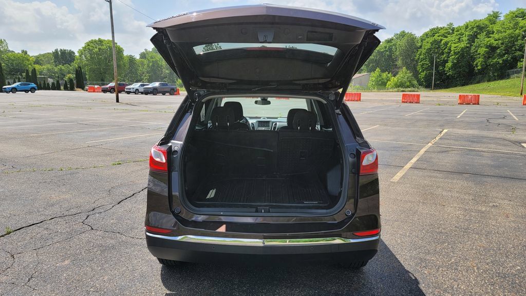 Used 2020 Chevrolet Equinox LT w/ Driver Convenience Package FWD image 11