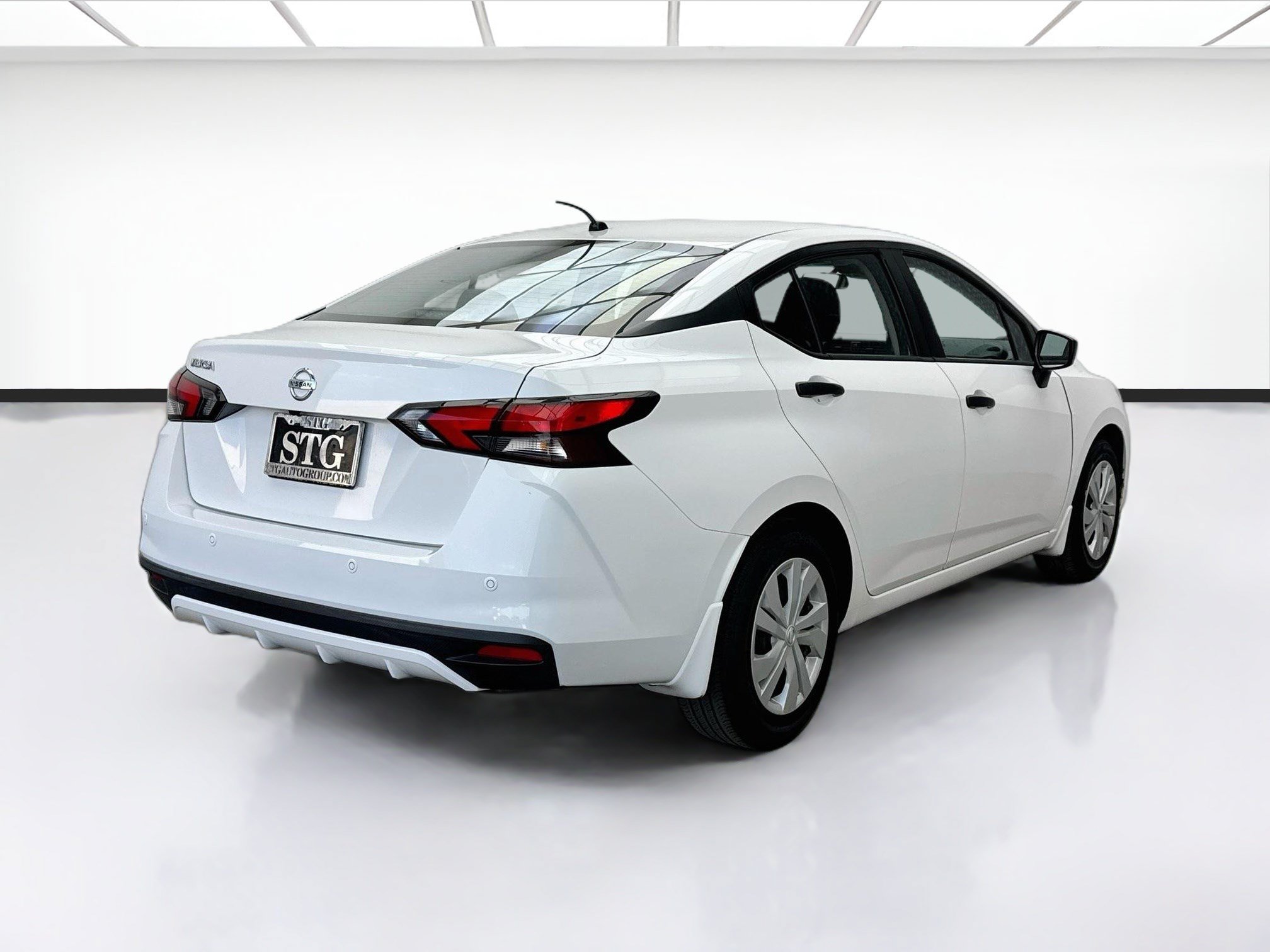 Used 2021 Nissan Versa S FWD image 4