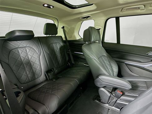 Used 2023 BMW X7 xDrive40i w/ Premium Package image 29