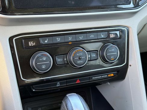 Used 2022 Volkswagen Atlas SE w/ Panoramic Sunroof Package image 13