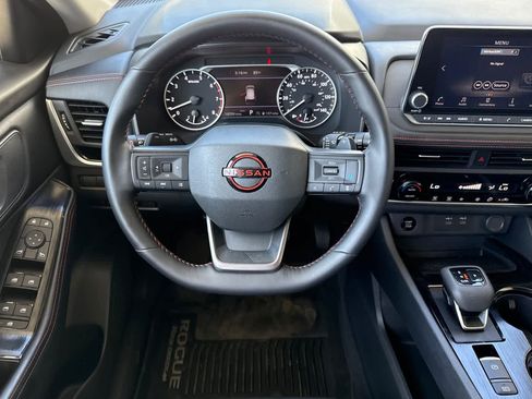Used 2025 Nissan Rogue SV AWD/4WD image 16