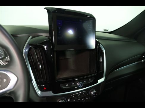 Used 2023 Chevrolet Traverse LT image 15