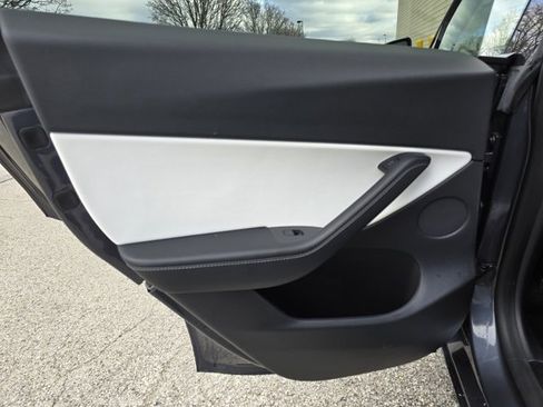 Used 2021 Tesla Model Y Long Range image 32