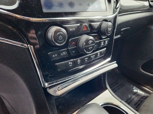 Used 2019 Jeep Grand Cherokee Trailhawk AWD/4WD image 16