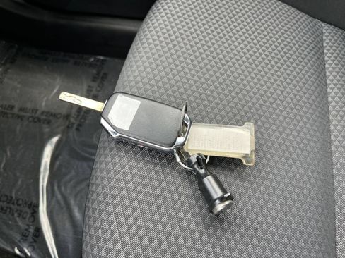 Used 2025 Kia Soul LX w/ LX Technology Package FWD image 21