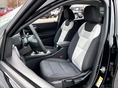 Used 2024 Chevrolet Trax LS w/ Driver Confidence Package image 8