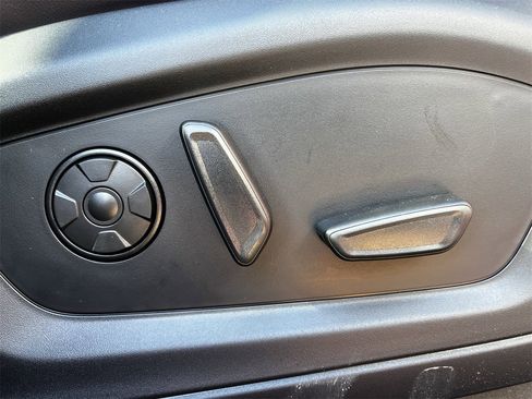 Used 2025 Ford Explorer Platinum image 26