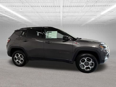 Used 2022 Jeep Compass Trailhawk w/ Trailhawk Convenience Group AWD/4WD image 7