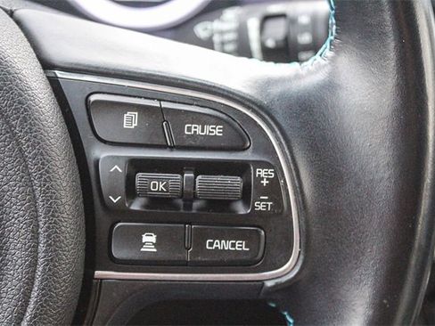 Used 2019 Kia Niro EX image 33