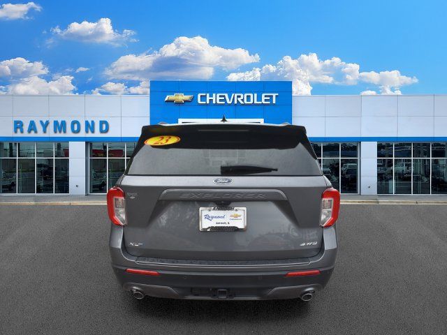 Used 2023 Ford Explorer XLT w/ Equipment Group 202A AWD/4WD image 5