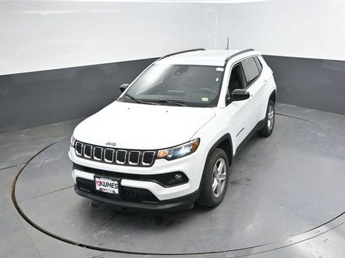 Used 2024 Jeep Compass Latitude AWD/4WD image 40