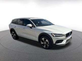 Used 2025 Volvo V60 B5 Cross Country Plus video 2