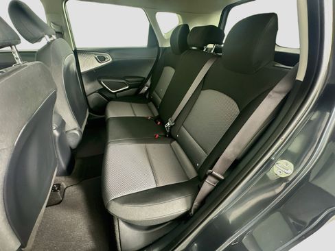 Used 2025 Kia Soul LX w/ LX Technology Package FWD image 27