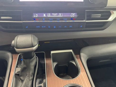 Used 2024 Toyota Sienna XLE w/ XLE Plus Package FWD image 36
