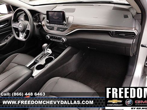 Used 2024 Nissan Altima 2.5 SV FWD image 8