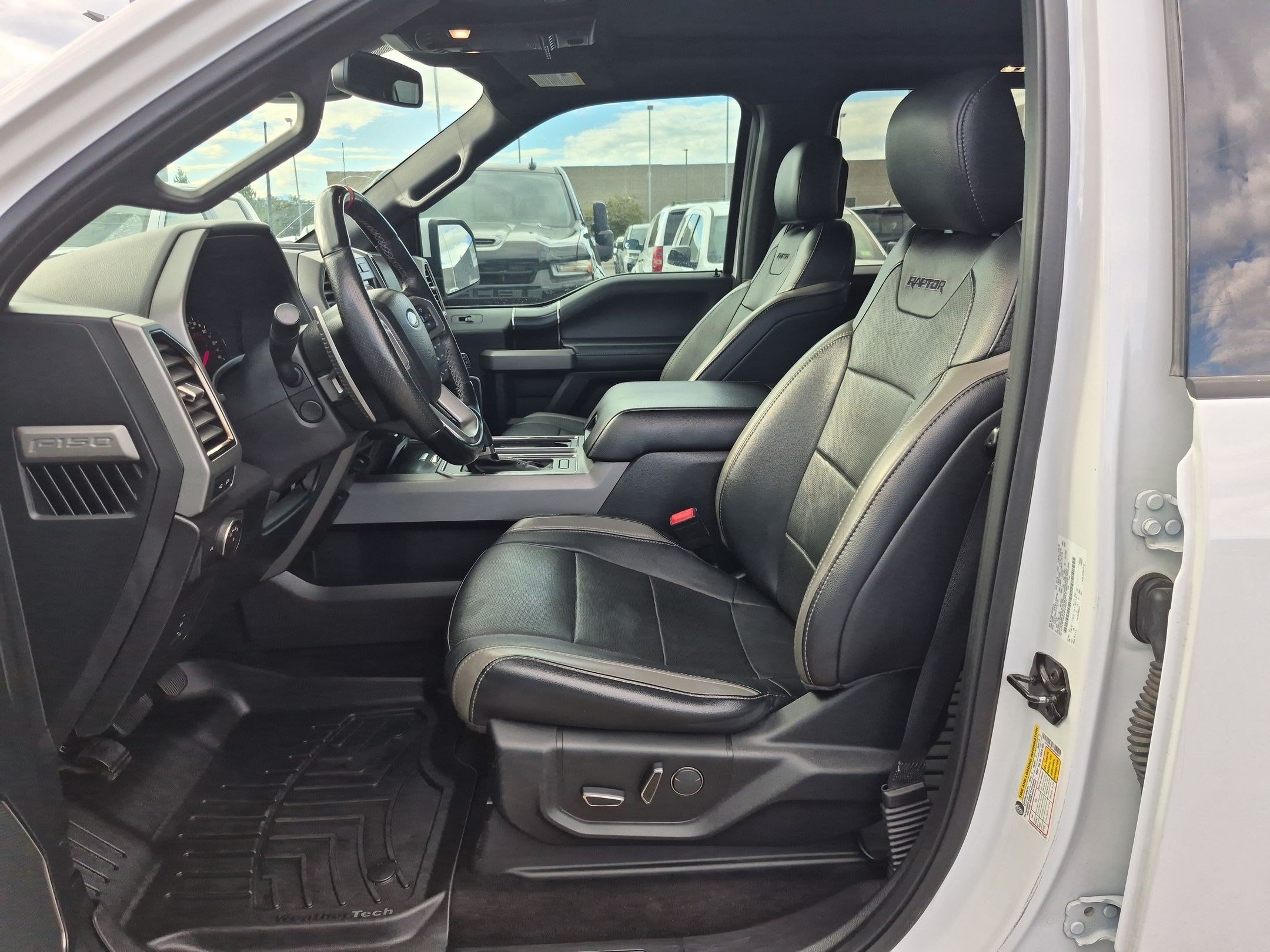 Used 2018 Ford F150 Raptor w/ Equipment Group 802A Luxury AWD/4WD image 15