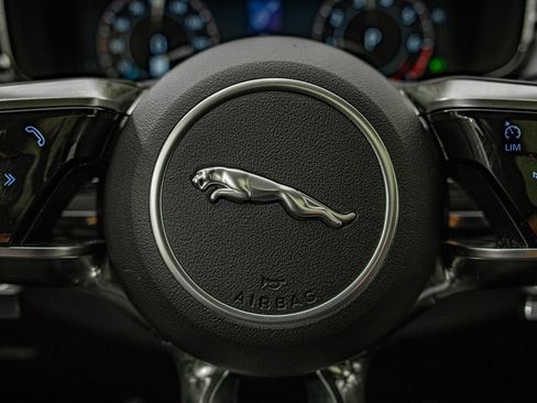 Certified 2025 Jaguar F-PACE R-Dynamic S image 20