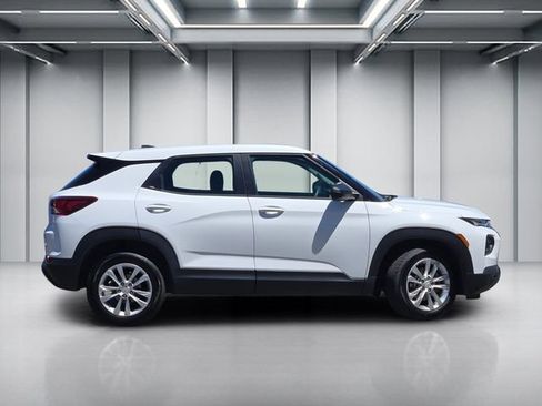 Used 2022 Chevrolet TrailBlazer LS FWD image 3