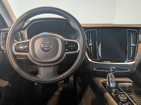 Used 2019 Volvo S60 T8 Inscription image 16