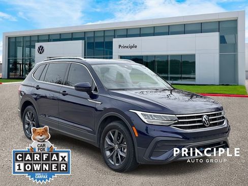 Used 2023 Volkswagen Tiguan SE w/ Panoramic Sunroof Package image 3