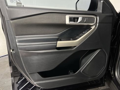 Used 2020 Ford Explorer XLT w/ Comfort Package image 14