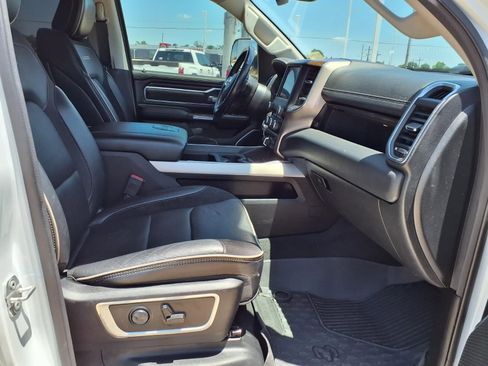 Used 2022 RAM 1500 Laramie AWD/4WD image 18