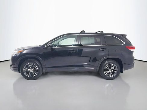 Used 2018 Toyota Highlander Plus AWD/4WD image 4